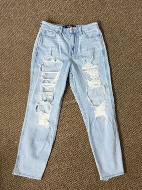 Hollister Light Wash High-Rise Vintage Mom Jeans